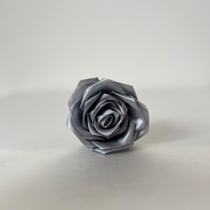 fleur artificielle rose gris synthétique
